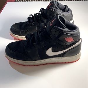 Nike jordan 1 black hot lava